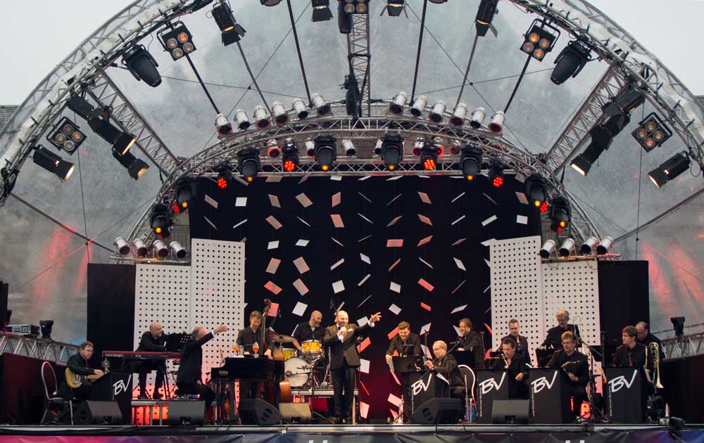 Frank Sinatra Cover mit Big Band