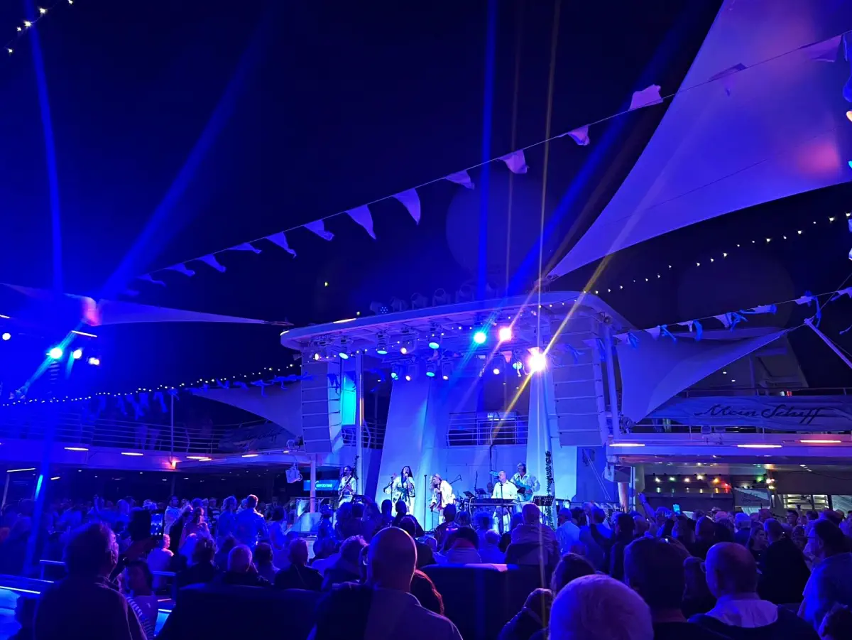 ABBA Tribute Band auf Themenreise mit der Mein Schiff 5