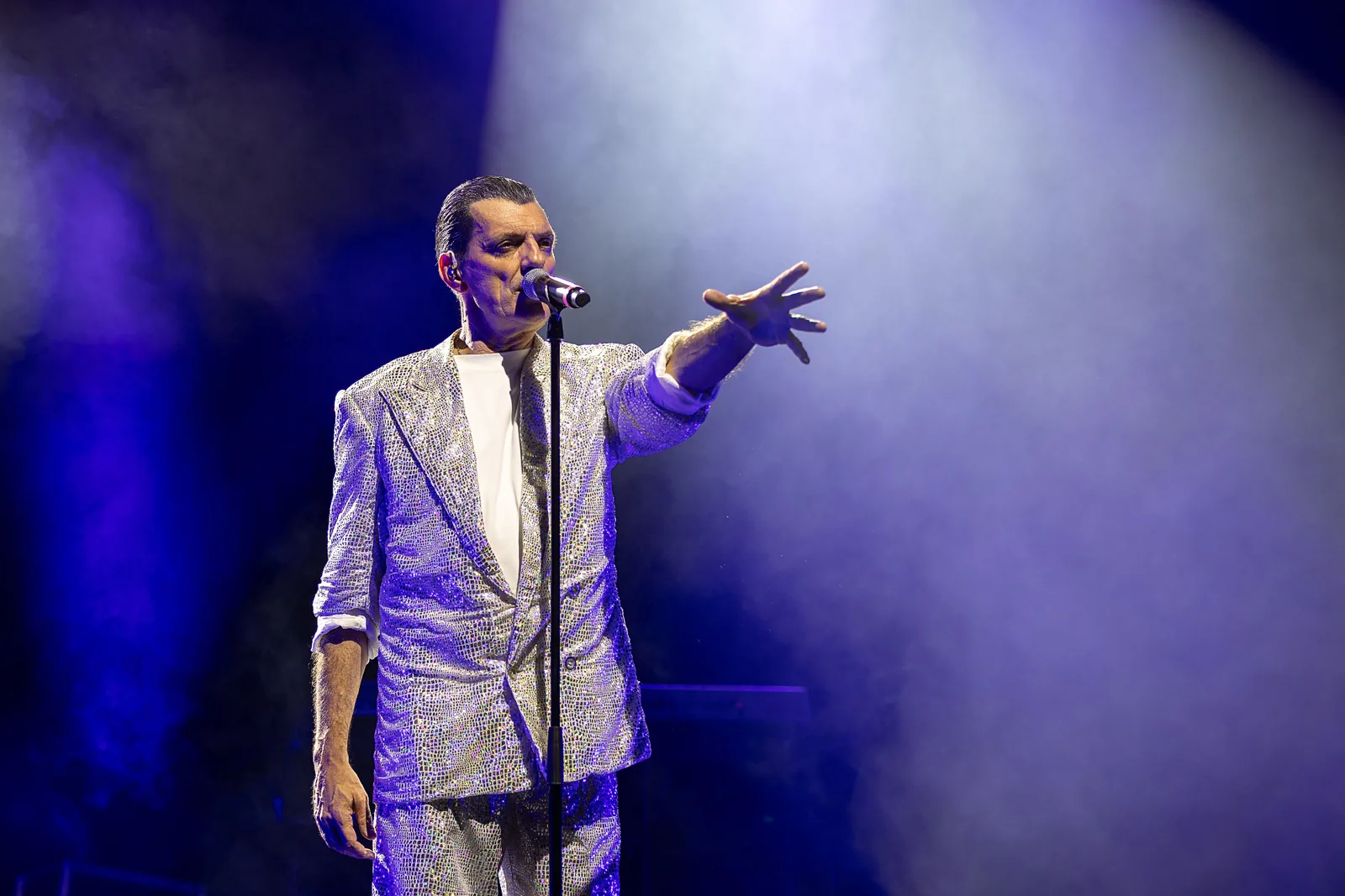 Axel Herrig als Falco bei FALCO meets QUEEN live auf der Bühne