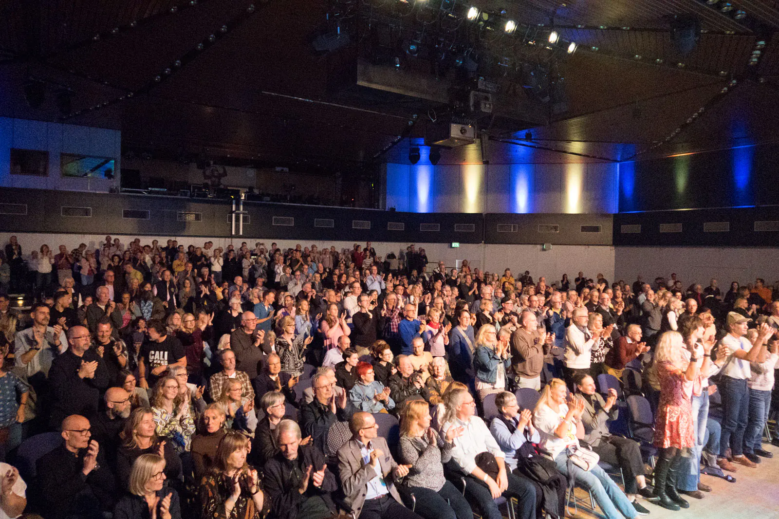 Publikum beim Konzert von CENTURY’S CRIME mit Applaus