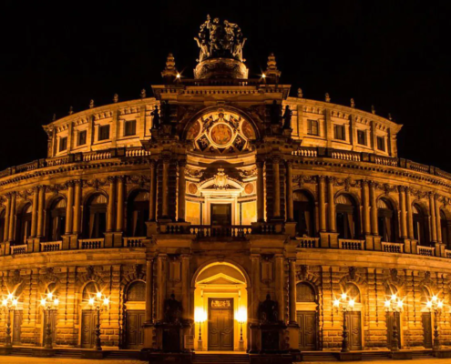 Semperoper Dresden bei Nacht